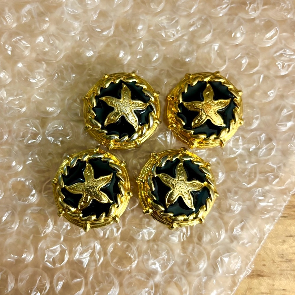 Gold and Black Starfish Button Set